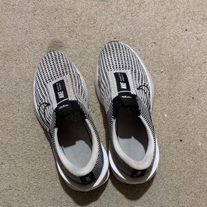 Nike Black and White Sneakers slip on easy on size 11 men’s